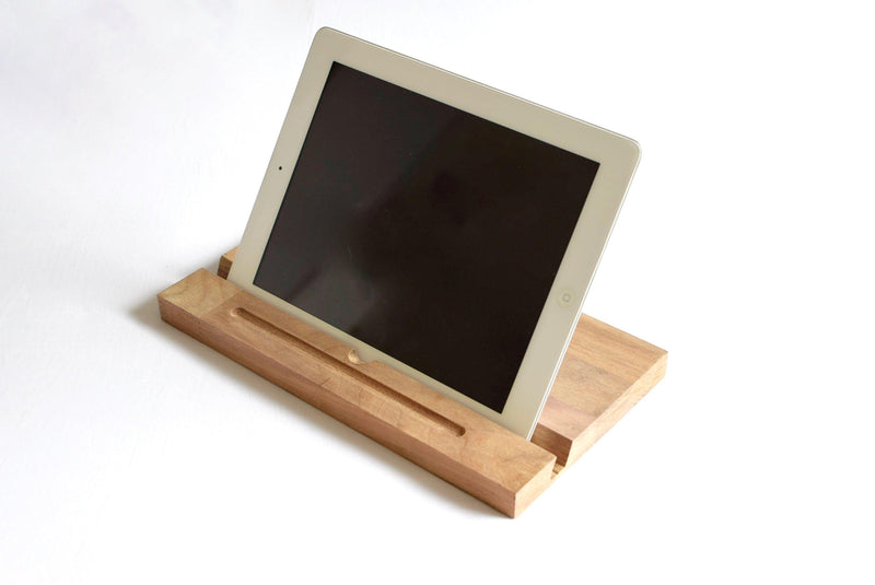 Apple iPad ' Classic ' Stand / Dock - Walnut - Mintapple